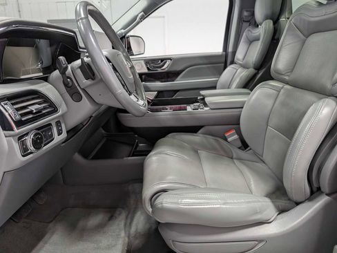 Used 2020 Lincoln Navigator L Reserve w/ Luxury Package image 4