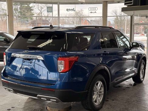 Used 2021 Ford Explorer XLT w/ Equipment Group 202A image 9