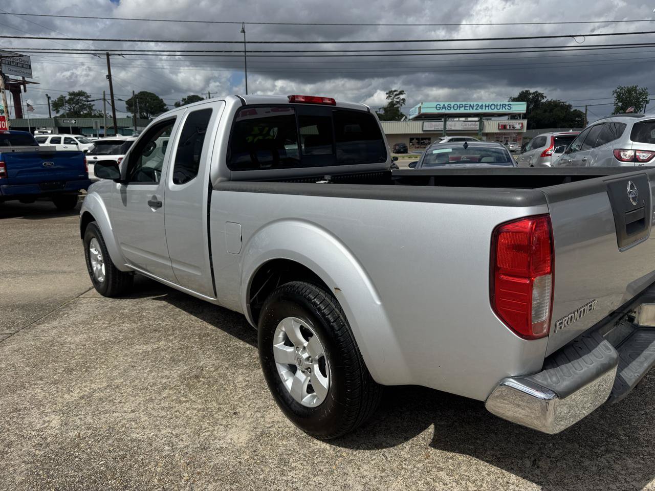 Used 2012 Nissan Frontier SV RWD image 2