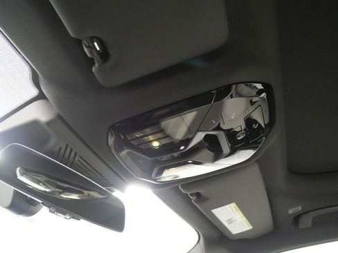 Used 2025 BMW 530i w/ Premium Package image 23