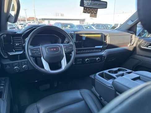 Used 2025 GMC Sierra 1500 SLT image 7