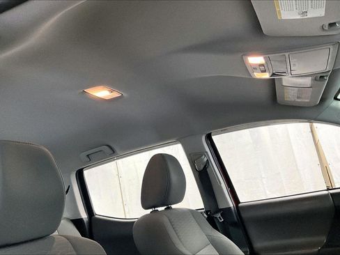 Used 2018 Toyota Tacoma SR image 21