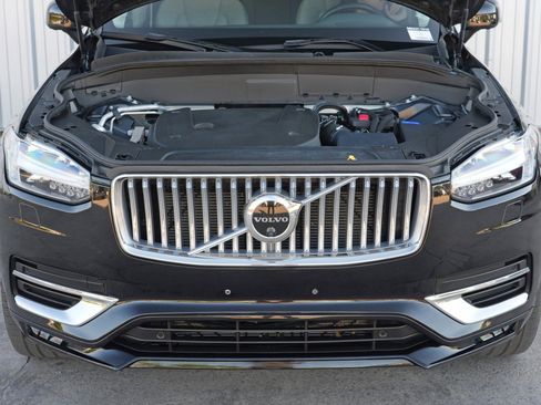 Used 2023 Volvo XC90 B6 Plus image 7