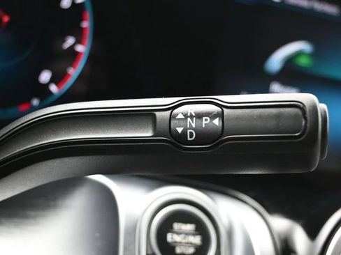 Used 2020 Mercedes-Benz GLB 250 w/ Premium Package image 27