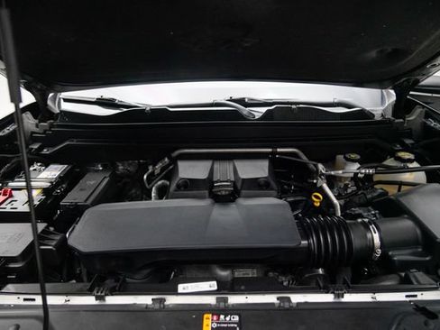 Used 2024 GMC Canyon AT4 w/ Technology Package AWD/4WD image 15
