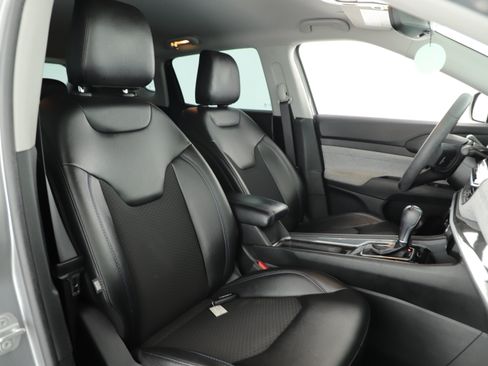 Used 2022 Jeep Compass Latitude FWD image 10