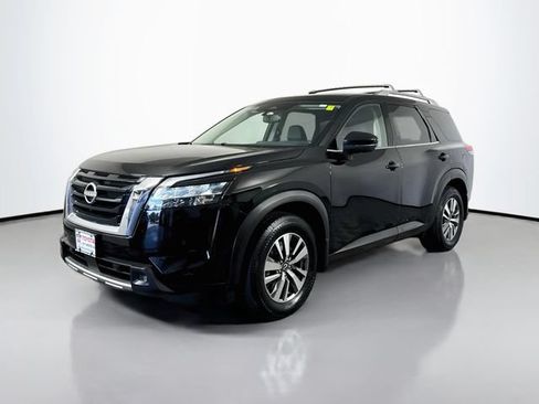 Used 2022 Nissan Pathfinder SL AWD/4WD image 2