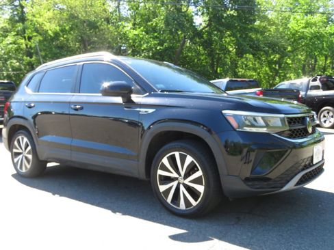 Used 2023 Volkswagen Taos SE AWD/4WD image 3