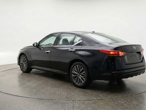 Used 2025 Nissan Altima 2.5 SV FWD image 6