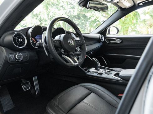 Used 2023 Alfa Romeo Giulia Sprint image 6