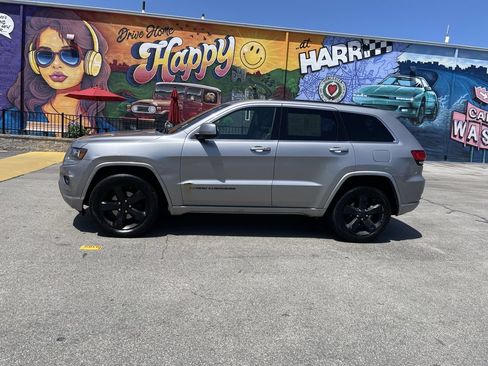 Used 2015 Jeep Grand Cherokee Altitude AWD/4WD image 2
