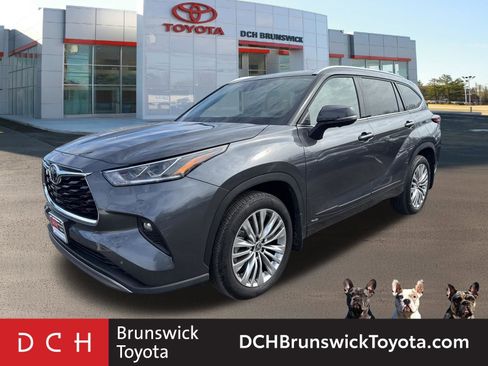 Used 2025 Toyota Highlander Platinum image 1