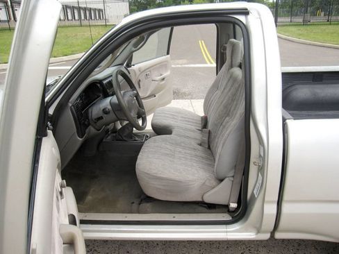 Used 2002 Toyota Tacoma 2WD Regular Cab image 18