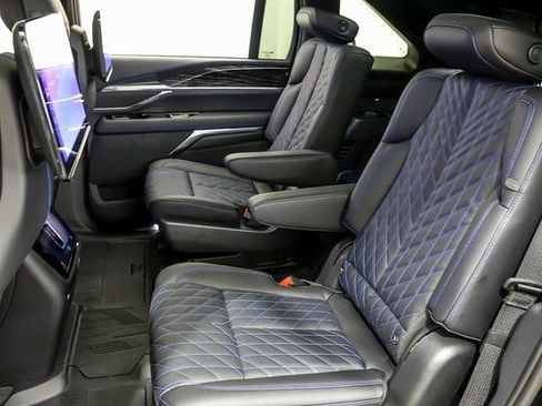 New 2026 Cadillac Escalade IQ Luxury 1 w/ LPO, Radiant Package image 9