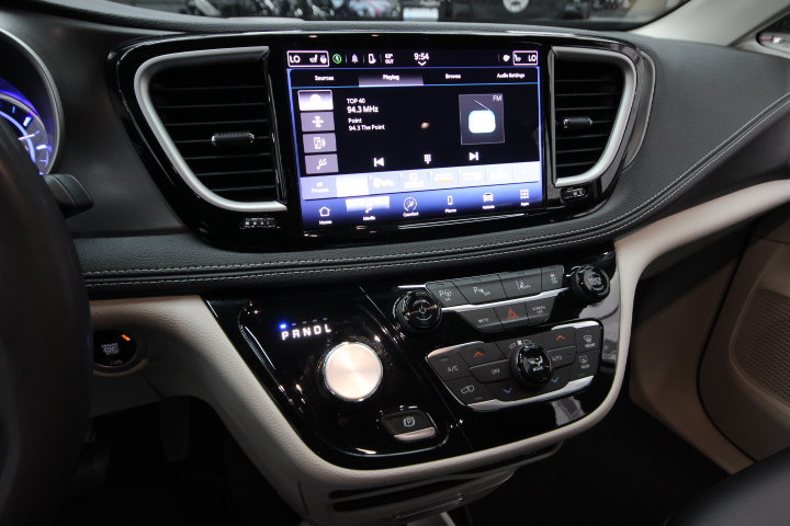 Used 2023 Chrysler Pacifica Touring-L FWD image 20