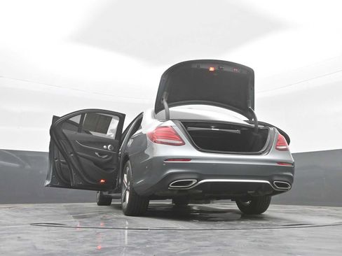 Used 2019 Mercedes-Benz E 300 4MATIC image 42