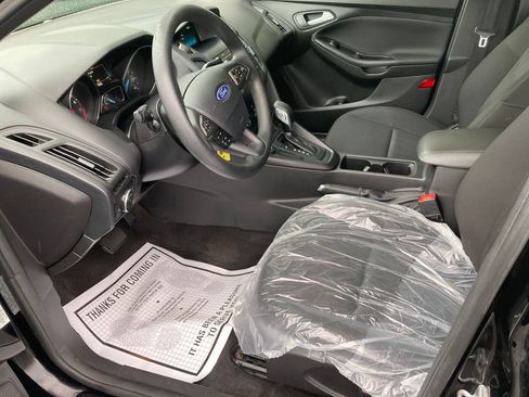 Used 2018 Ford Focus SE FWD image 12