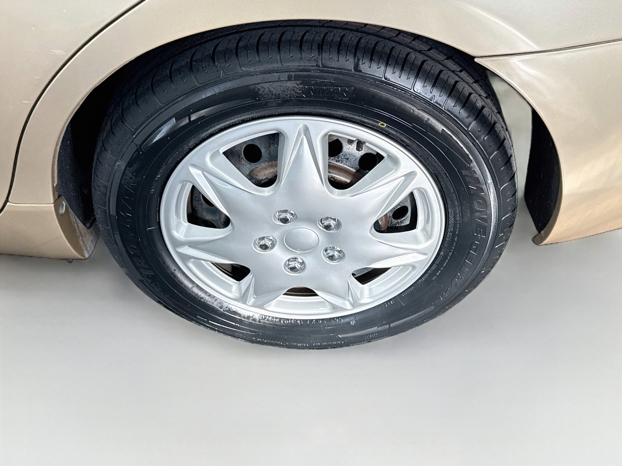 Used 2011 Toyota Camry LE FWD image 11