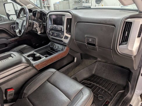 Used 2016 GMC Sierra 2500 SLT w/ Driver Alert Package AWD/4WD image 19