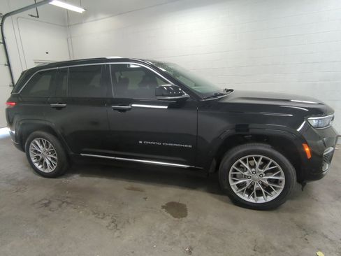 Used 2022 Jeep Grand Cherokee Summit w/ Advanced Protech Group IV image 2