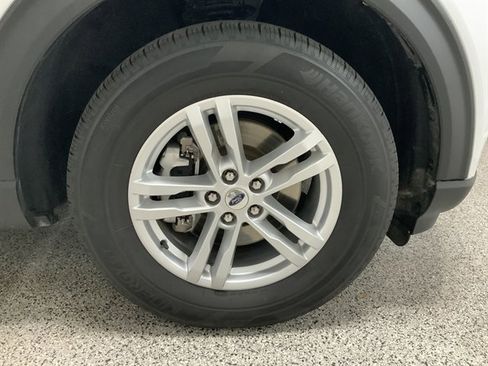 Used 2024 Ford Explorer XLT w/ Equipment Group 202A image 15