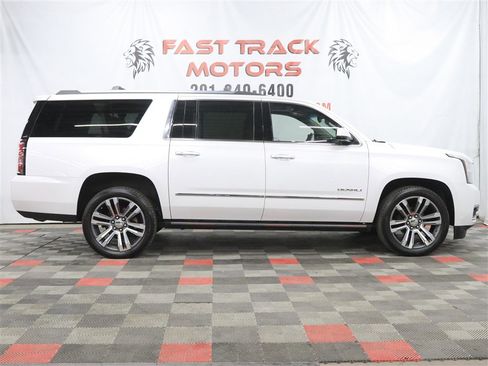Used 2020 GMC Yukon XL Denali w/ Denali Ultimate Package AWD/4WD image 4