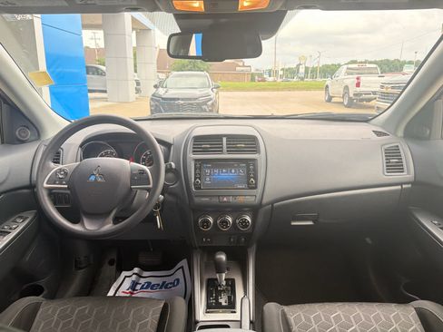 Used 2025 Mitsubishi Outlander Sport AWD image 26