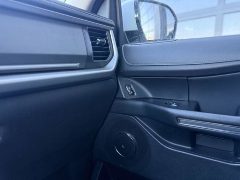 Used 2024 Ford Expedition XLT image 11