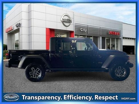 Used 2026 Jeep Gladiator Mojave AWD/4WD image 5