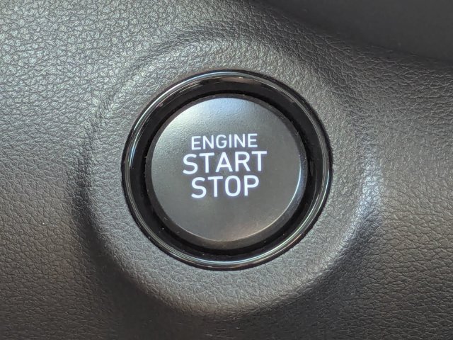 Used 2025 Hyundai Venue SEL FWD image 31
