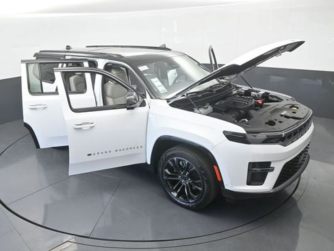 New 2026 Jeep Grand Wagoneer Summit AWD/4WD image 71