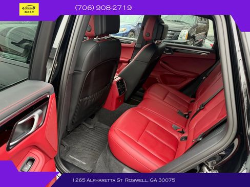 Used 2023 Porsche Macan Turbo image 15
