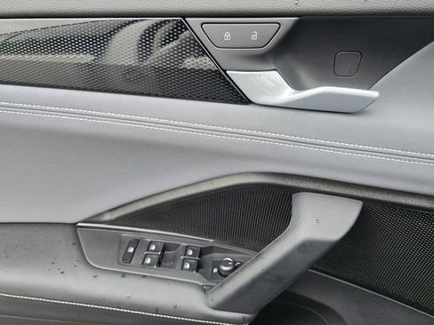 Certified 2025 Volkswagen Tiguan SE image 28