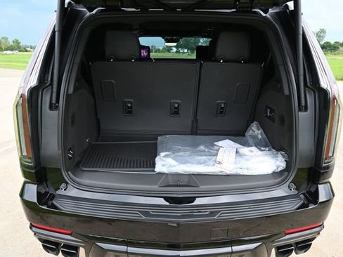 Used 2026 Cadillac Escalade V AWD/4WD image 23