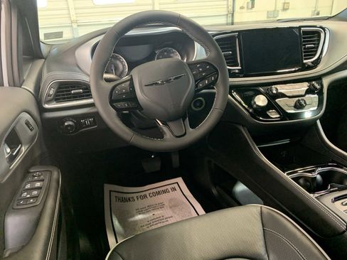 New 2026 Chrysler Pacifica Limited image 2