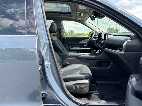 Used 2025 Toyota Grand Highlander AWD image 11