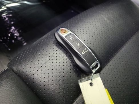 Used 2020 Porsche Cayenne AWD/4WD image 32