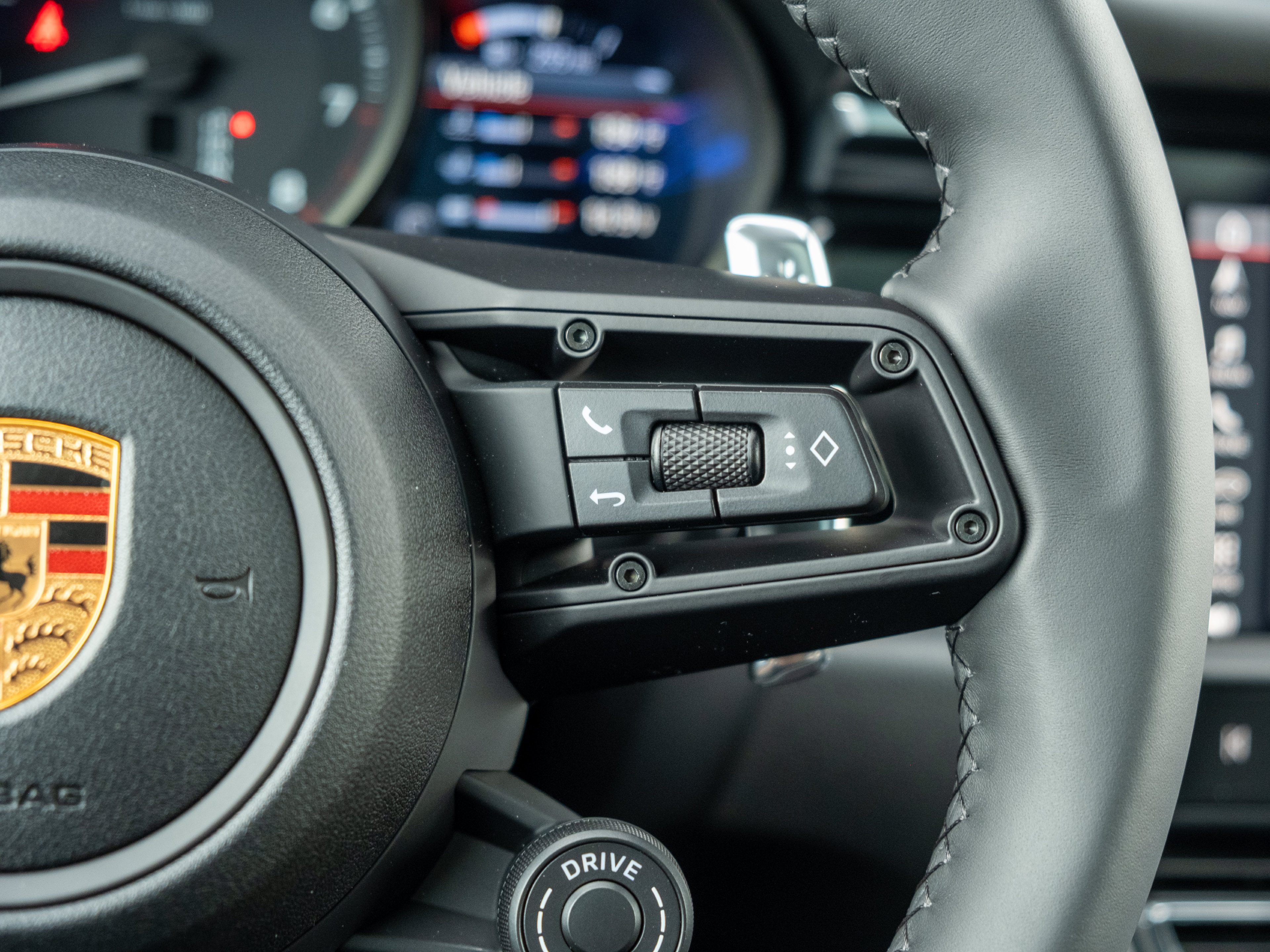 Certified 2026 Porsche Macan AWD/4WD image 26
