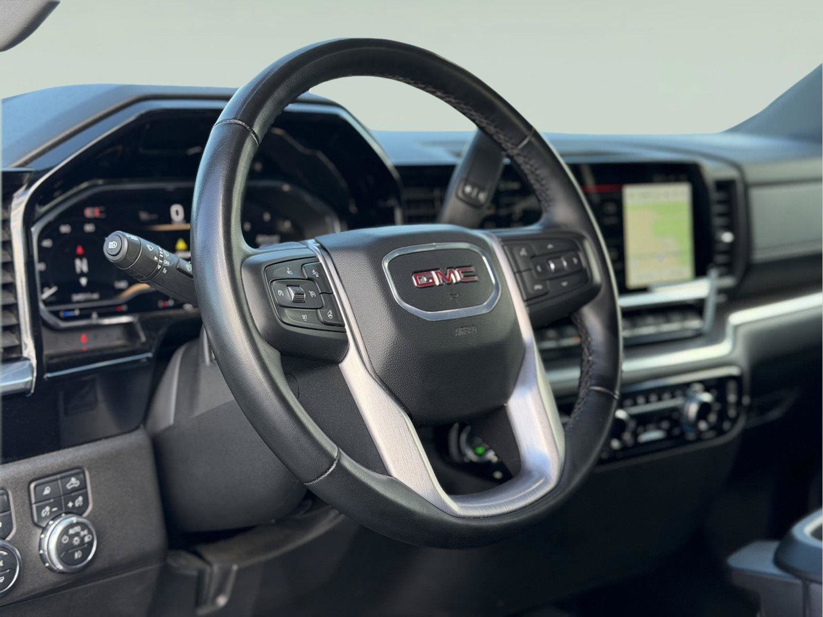Used 2025 GMC Sierra 1500 SLT AWD/4WD image 19
