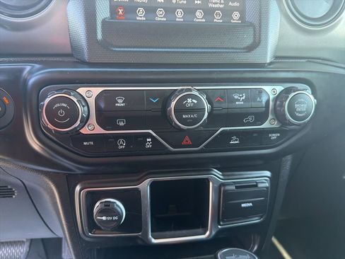 Certified 2022 Jeep Wrangler Willys image 4