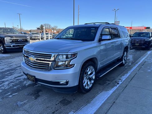 Used 2019 Chevrolet Suburban Premier image 3