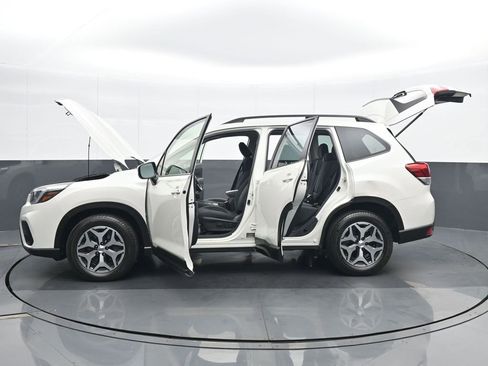 Used 2021 Subaru Forester Premium image 27