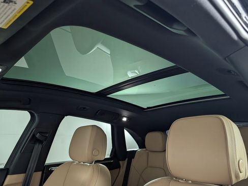 Certified 2023 Porsche Macan AWD/4WD image 27