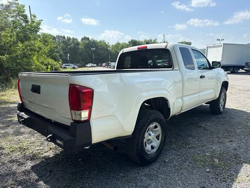 Used 2020 Toyota Tacoma SR AWD/4WD image 9