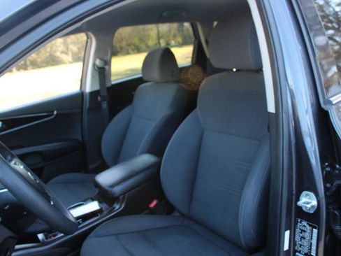 Used 2019 Kia Sorento FWD image 9