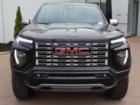 New 2026 GMC Canyon Denali w/ LPO, Black Badging Package AWD/4WD image 2