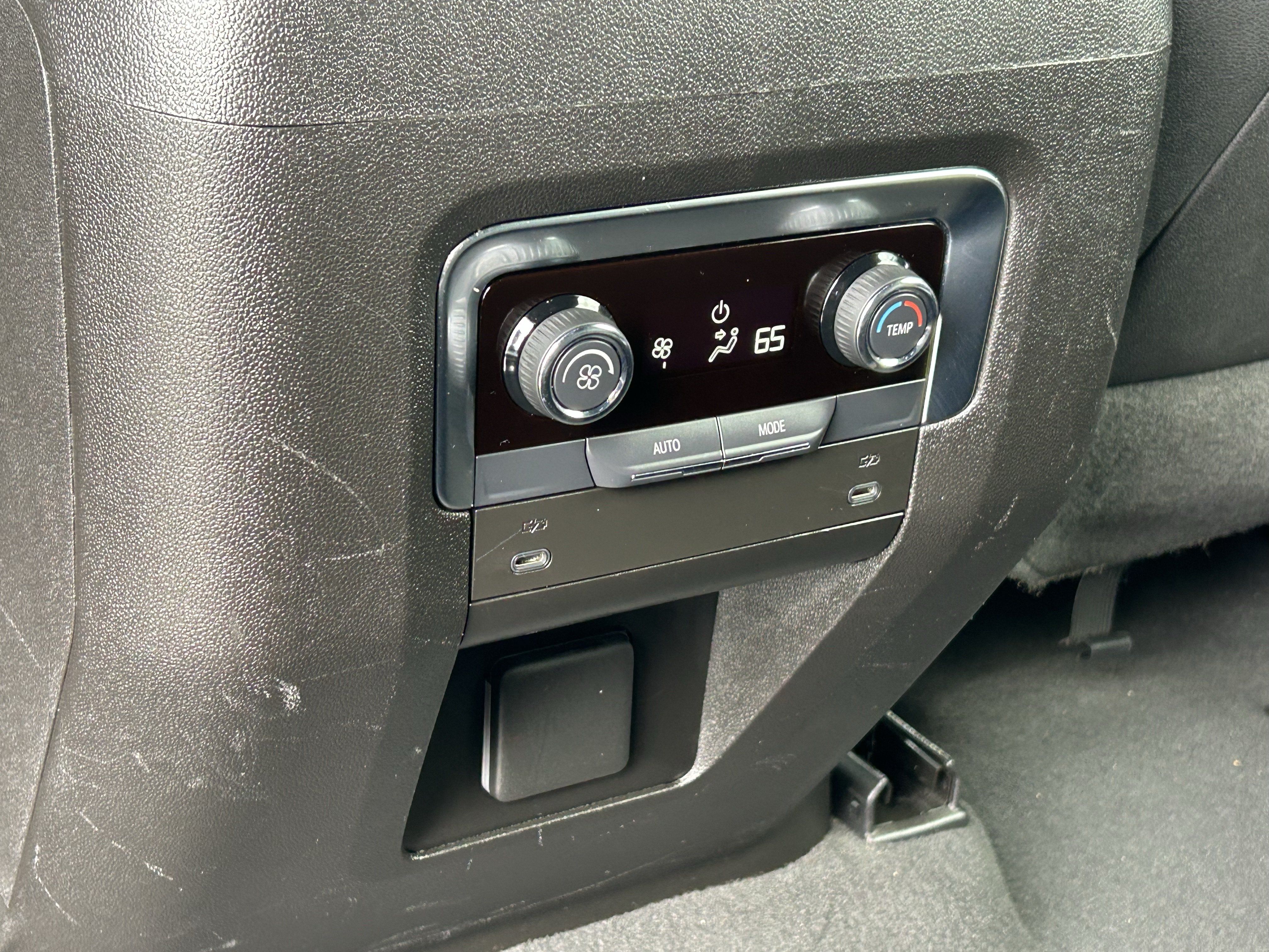 Used 2025 Chevrolet Suburban Z71 AWD/4WD image 16
