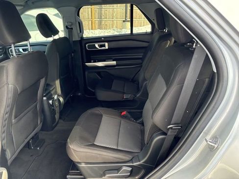 Used 2022 Ford Explorer XLT image 11