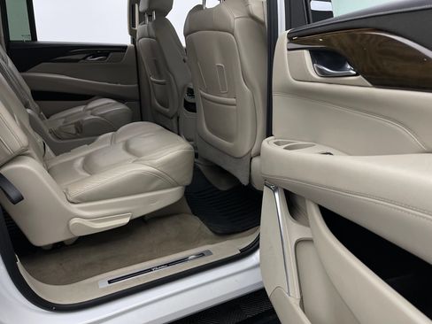 Used 2018 Cadillac Escalade ESV Premium Luxury AWD/4WD image 29