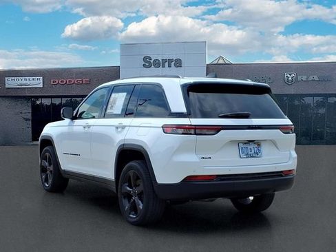 Used 2023 Jeep Grand Cherokee Altitude AWD/4WD image 4